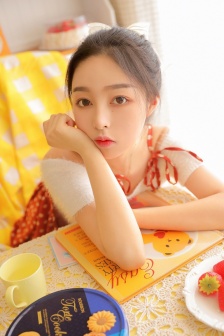 岳故意装睡让我挺进去观看